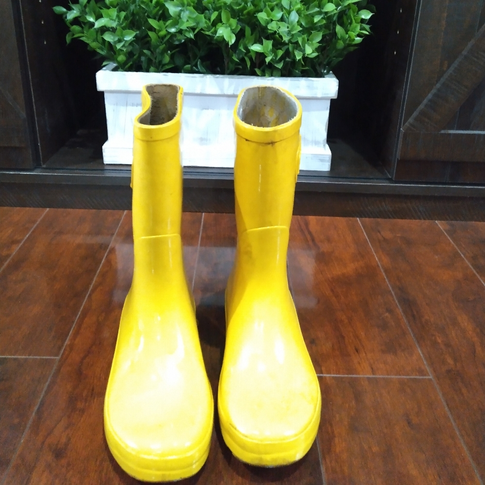 Big girls yellow rain boots size 2/3